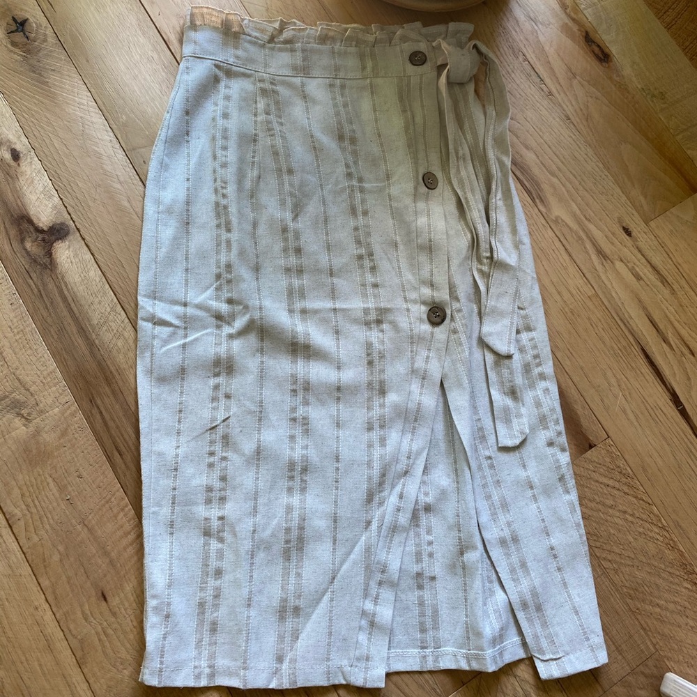 🆕 BEIGE LINEN SPLIT BUTTON MIDI SKIRT!